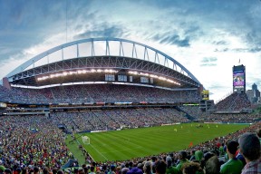 米兰体育登陆-西甲“德比盛事”：皇马VS巴萨，世纪对决期待开启